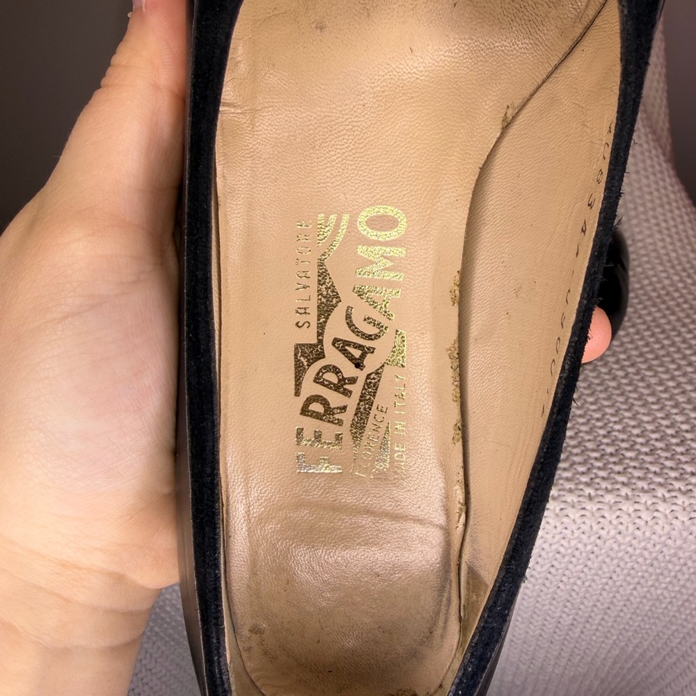 Vintage Salvatore Ferragamo Black Leather Pumps Bow Low Heel Classic Size 8.5B - Picture 9 of 11